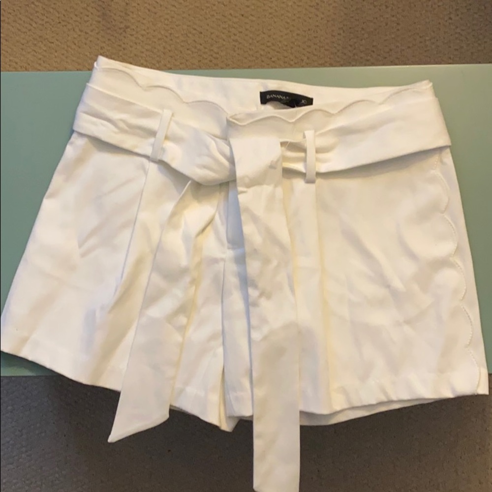 NEW Banana Republic 4” tie-waist shorts, white. 0